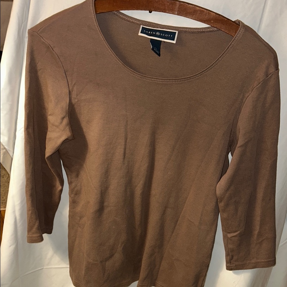 Karen Scott three quarter top